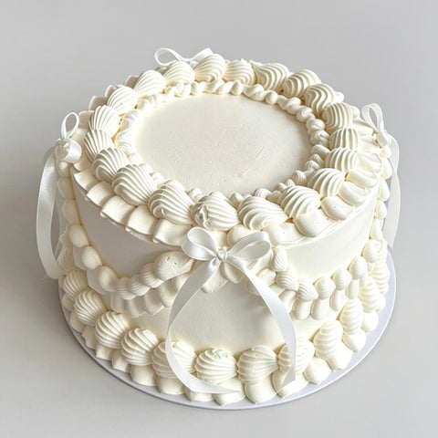 Vintage Round Bow Cake